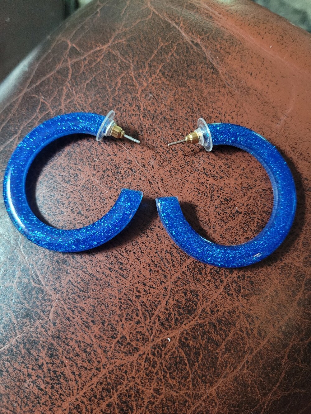 Lux Accessory Americana Blue Glitter Acrylic Hoop Earrings